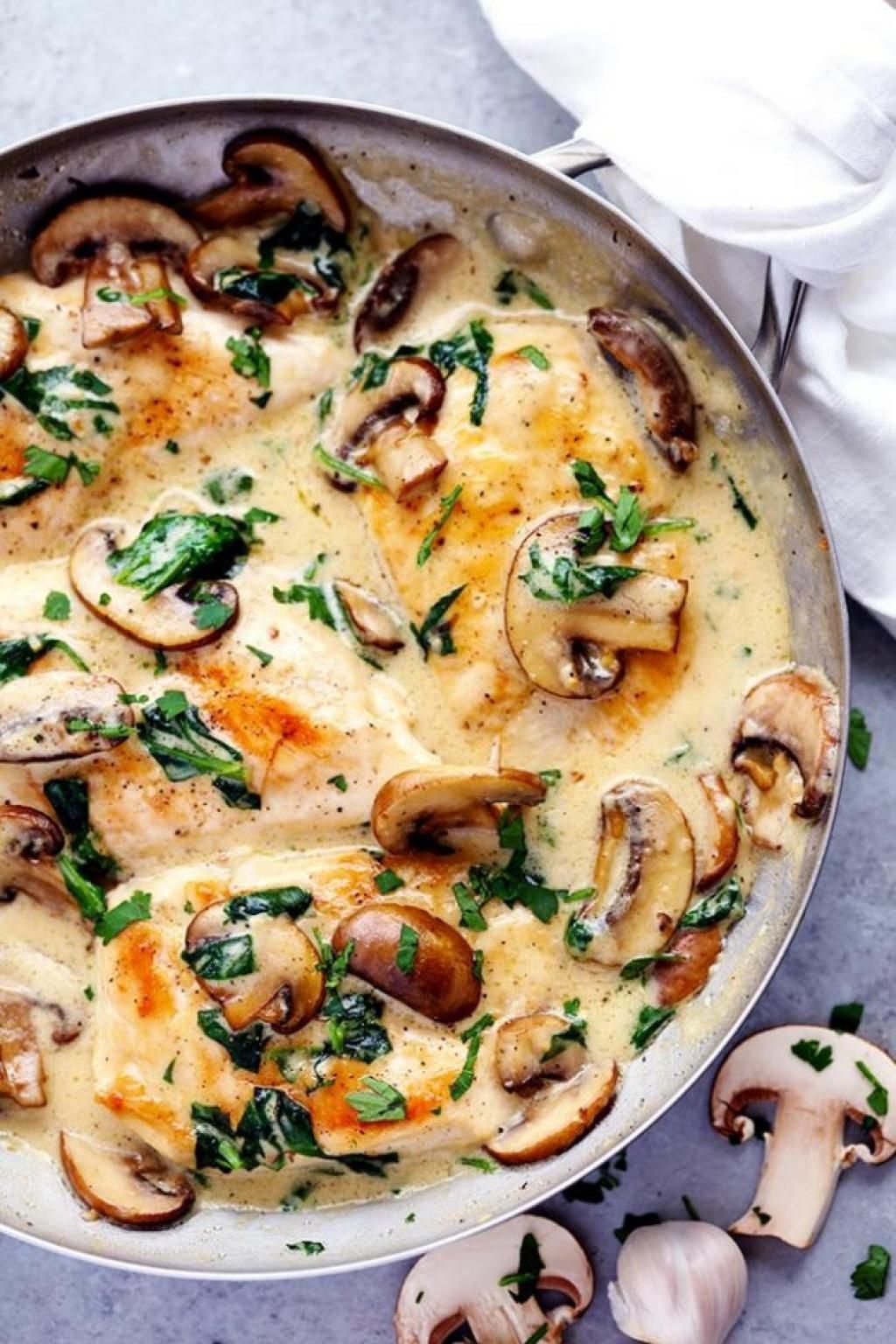 filet-de-poulet-aux-champignons-et-lardons